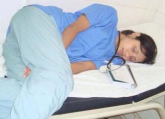 Ce médecin à été photographiée pendant qu'elle dormait…attendez de voir la suite !