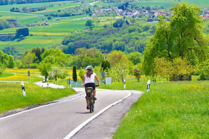Allemagne: une Autoroute de 100 km pour bicyclettes sera construite liant 10 villes, elle sera complètement sans voitures.