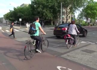 Un simple geste pourrait sauver la vie des cyclistes. Voici ce que les conducteurs devraient faire.│MiniBuzz