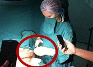 Un chirurgien demande de prendre une photo lors d’une césarienne… Attendez de voir pourquoi ! Magnifique !│MiniBuzz
