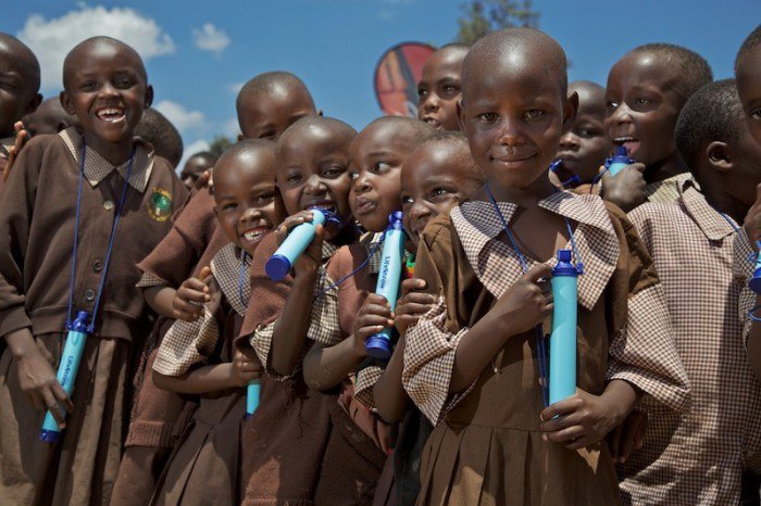 Cette paille va changer la vie de millions d’enfants…. attendez de voir ce qu’elle peut faire !