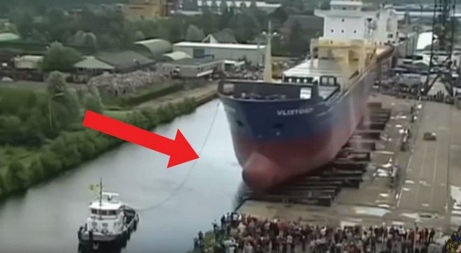 Avez-vous déjà vu le lancement d’un grand bateau ? C’est terriblement impressionnant !