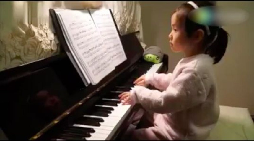 Une fillette de 3 ans et un piano : vous aurez du mal à en croire vos oreilles.
