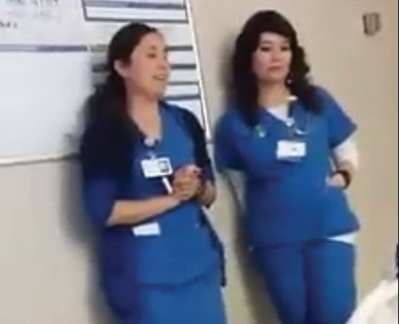 Deux Infirmières Entrent Dans La Chambre D’un Patient: Regardez Bien Celle De Gauche…