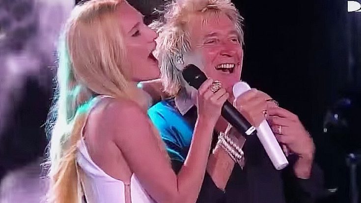 Rod Stewart monte sur scène avec sa fille : le duo sur cette célèbre chanson est extra!