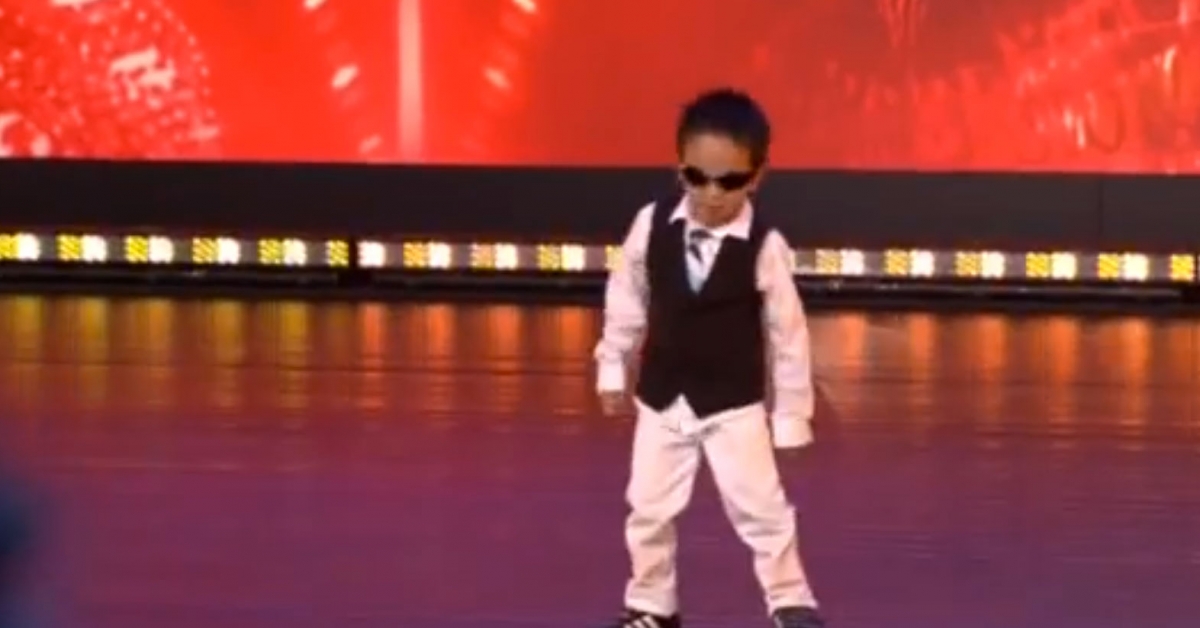 Cet enfant a un talent exceptionnel… Lorsqu’il commencera à danser, vous comprendrez pourquoi!