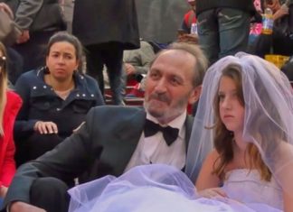 Une petite fille et un homme font semblant de se marier : la réaction des gens va vous surprendre