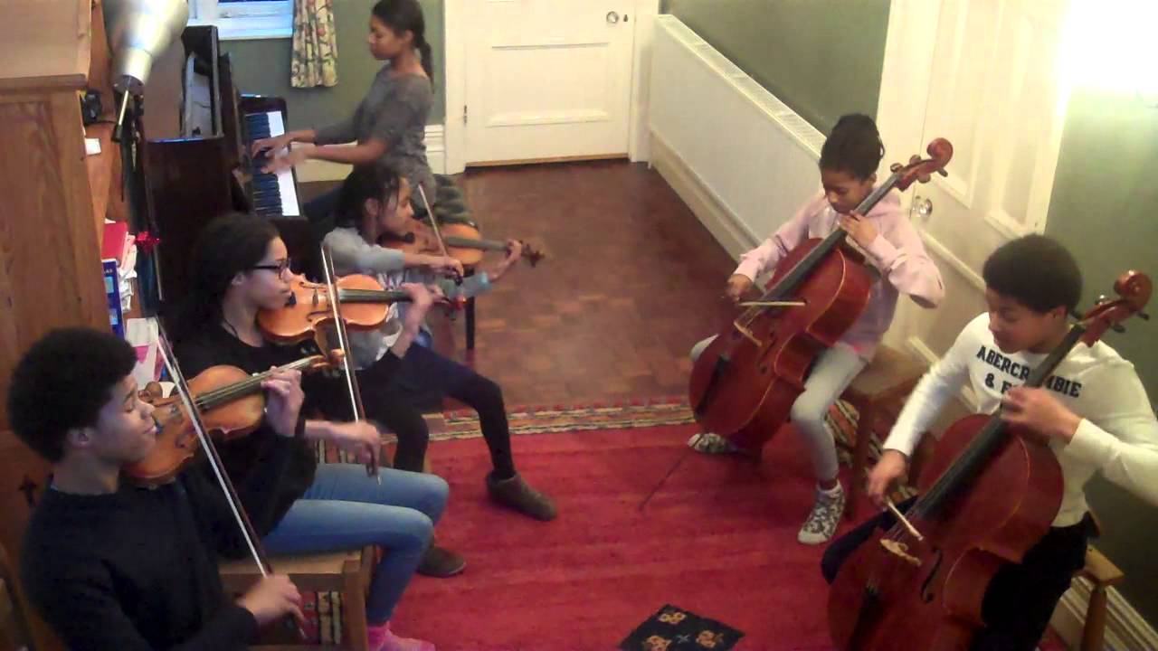 Six frères et sœurs prennent leurs instruments : la performance « fait maison » est extraordinaire!