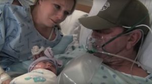 Un Homme Gravement Malade Vient De Devenir Père: Sa Première Rencontre Avec Son Bébé Est émouvante | Minibuzz