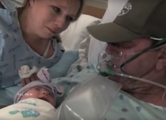 Un Homme Gravement Malade Vient De Devenir Père: Sa Première Rencontre Avec Son Bébé Est émouvante | Minibuzz