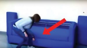 Mieux Qu'un Canapé-lit: En 3 Mouvements Simples, Elle Obtient 2 Lits Sans Bouger Un Meuble | Minibuzz
