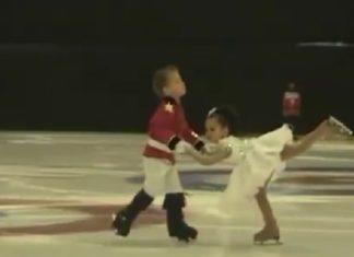 Ils ont quatre ans, mais ils sont déjà des patineurs qualifiés: Leurs acrobaties semblent celles de deux professionnels.│ MiniBuzz