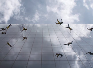6 danseurs sur une scène spectaculaire : leurs acrobaties sont à couper le souffle