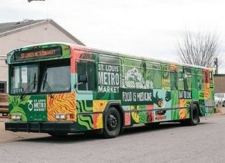 Metromarket : le bus qui apporte de la nourriture saine pour tous │ MiniBuzz