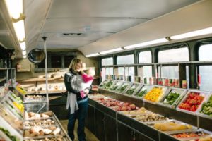Metromarket : le bus qui apporte de la nourriture saine pour tous │ MiniBuzz