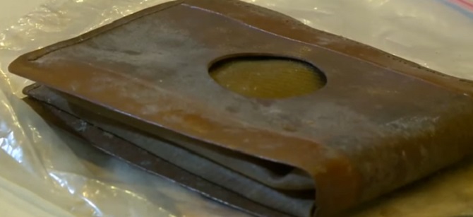 Un vieux portefeuille a été retrouvé 71 ans après: Ce qu’il contient est incroyable.