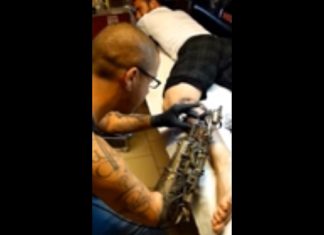 Un tatoueur perd l’usage de son bras, mais regardez ce qu’il peut faire grâce à la technologie... │ MiniBuzz
