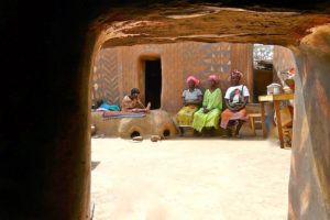Dans le village de Tiébélé : chaque maison est une oeuvre d’art ! │MiniBuzz