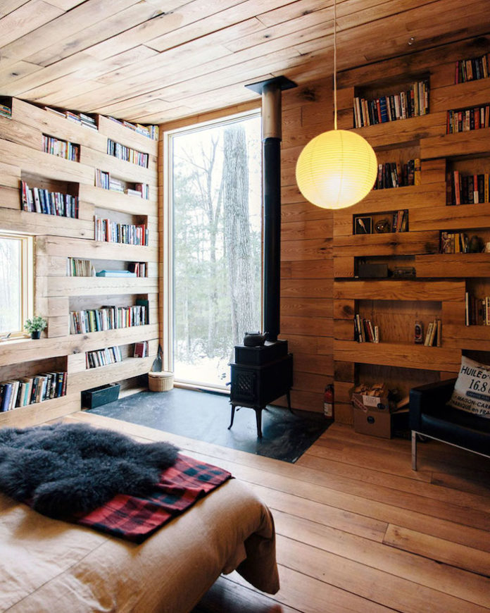 2 500 livres et tout le confort : c'est le lieu idéal pour un lecteur │ MiniBuzz
