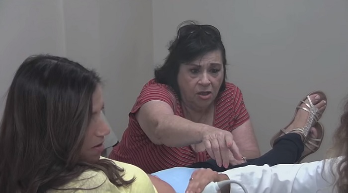 Elle accompagne sa fille à son échographie, quand elle voit le visage des bébés, c’est le choc de sa vie!