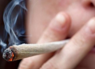 Une très mauvaise nouvelle pour les adolescents qui fument de la marijuana │MiniBuzz