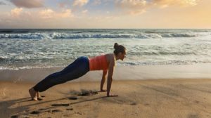 10 super exercices pour raffermir votre ventre juste à temps pour l'été! │ MiniBuzz