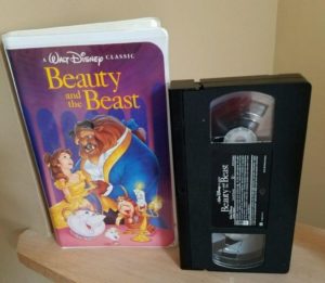 Vos vieilles cassettes VHS de Disney pourraient valoir près de 10 000$ maintenant! │MiniBuzz